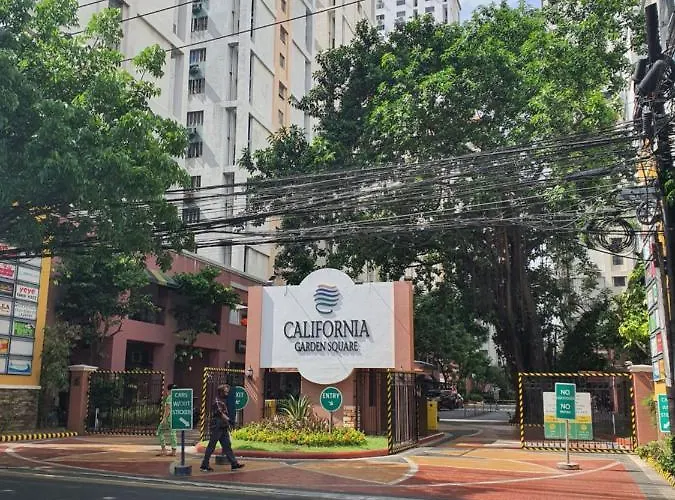 California Gardens Square * Manilla